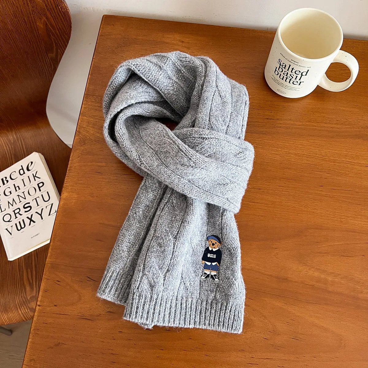Écharpe 100% Laine Australienne – Tricot Torsadé Épais, Style Vintage avec Ours Brodé
