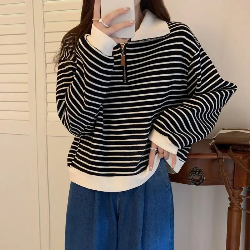 Sweat Femme Marinière avec Col Montant Zippé – Manches Longues, Coupe Ample Oversize