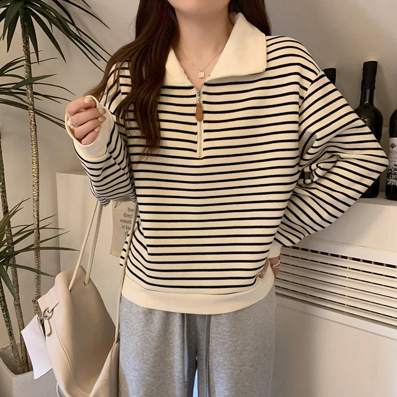 Sweat Femme Marinière avec Col Montant Zippé – Manches Longues, Coupe Ample Oversize