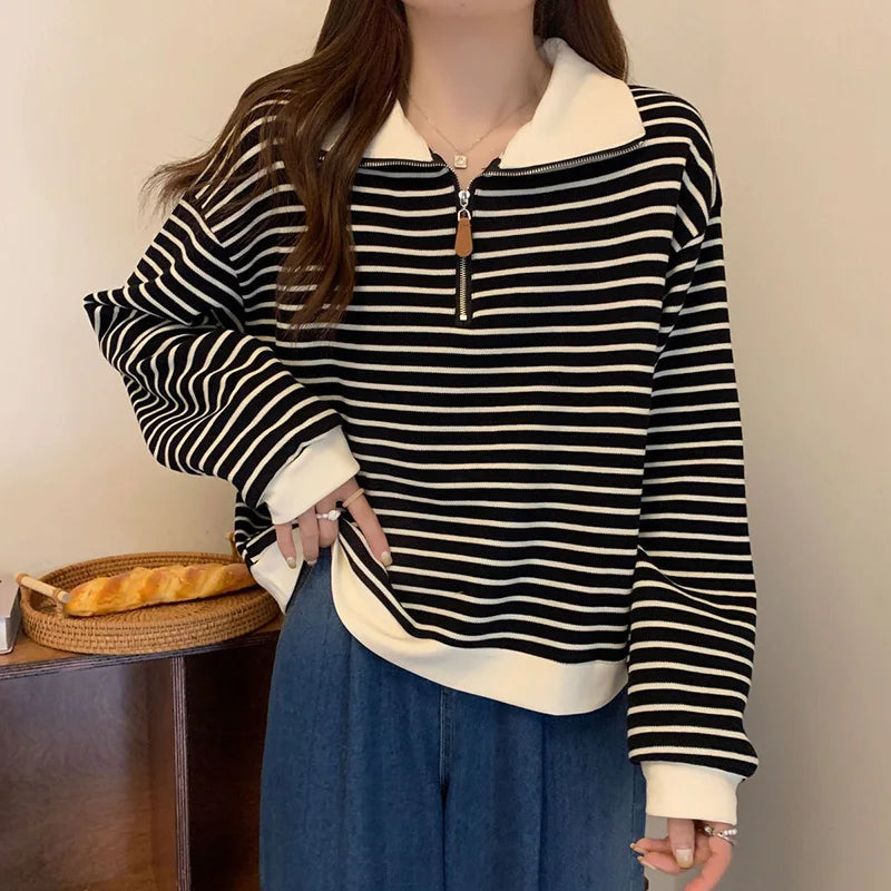 Sweat Femme Marinière avec Col Montant Zippé – Manches Longues, Coupe Ample Oversize